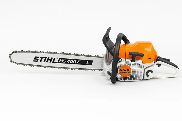 Profesionalus benzininis pjūklas STIHL MS 400 C skirtas intensyviems miško darbams.